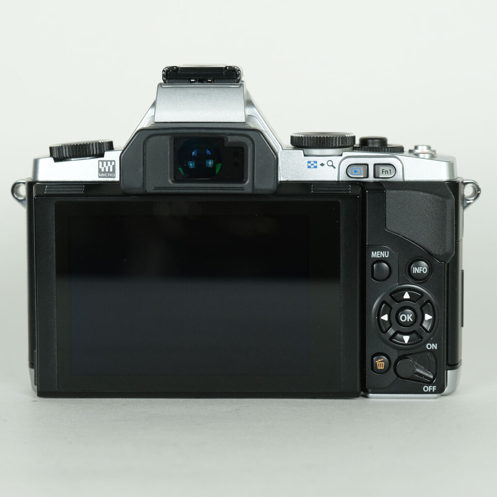 OLYMPUS OM-D E-M5 ボディ シルバー OLYMPUS OM-D E-M5 ボディ シルバー