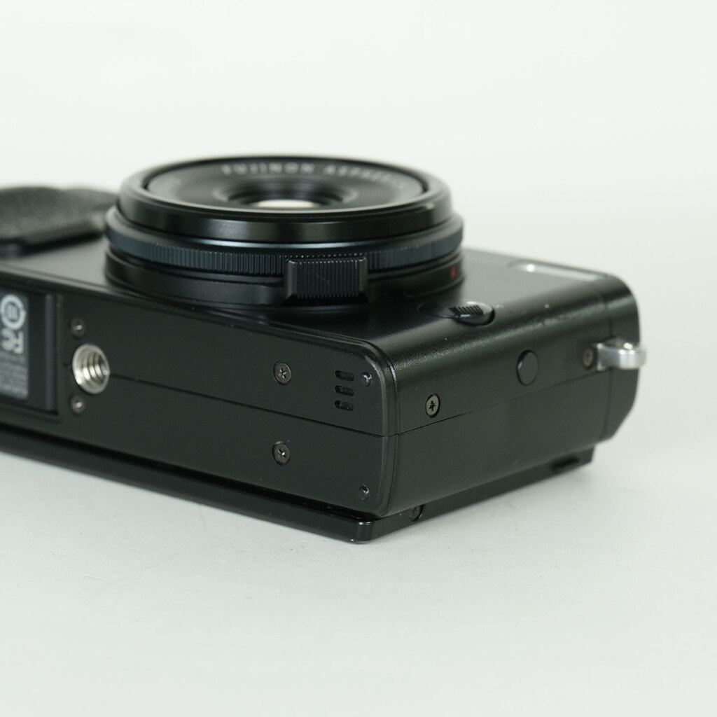 FUJIFILM X70 ブラック FUJIFILM X70 ブラック