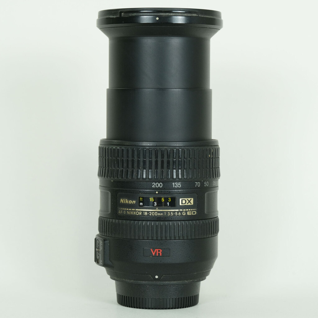 Nikon AF-S DX VR Zoom-Nikkor 18-200mm F3.5-5.6G IF-ED Nikon AF-S DX VR Zoom-Nikkor 18-200mm F3.5-5.6G IF-ED