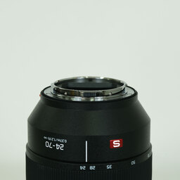 Panasonic LUMIX S PRO 24-70mm F2.8