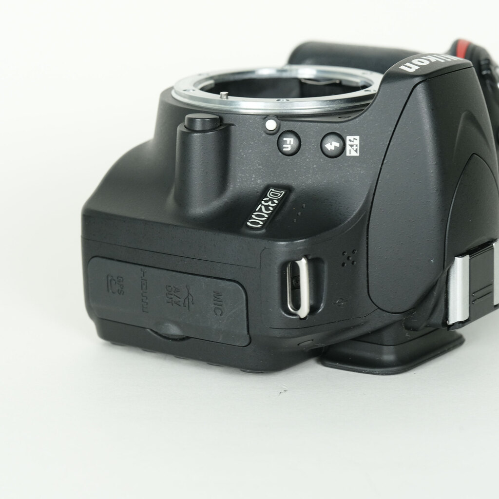 Nikon D3200ボディ ブラックの出品 | ONE SCENE（ワンシーン）