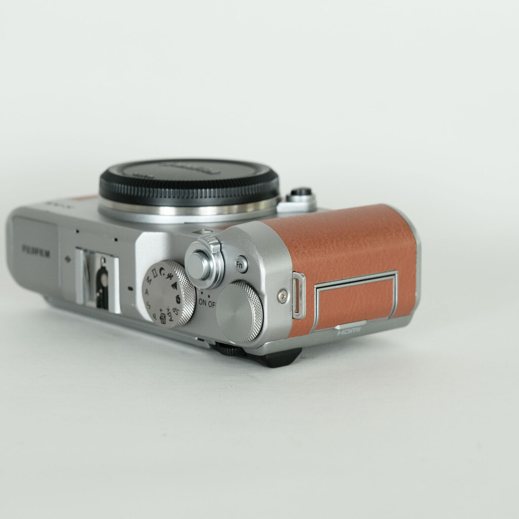 FUJIFILM X-A5 ボディ ブラウン