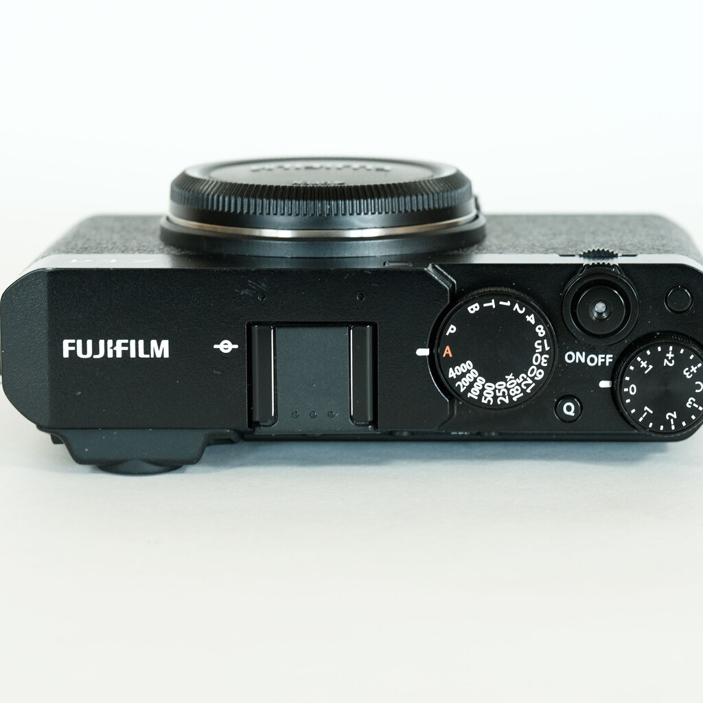 FUJIFILM X-E4