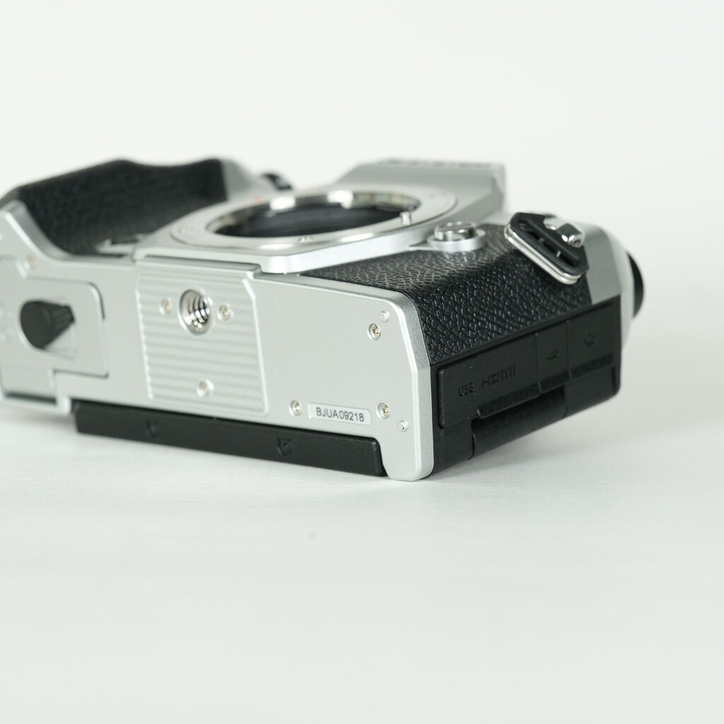 OM SYSTEM OM-5 Mark II ボディ シルバーの出品 | ONE SCENE（ワンシーン）