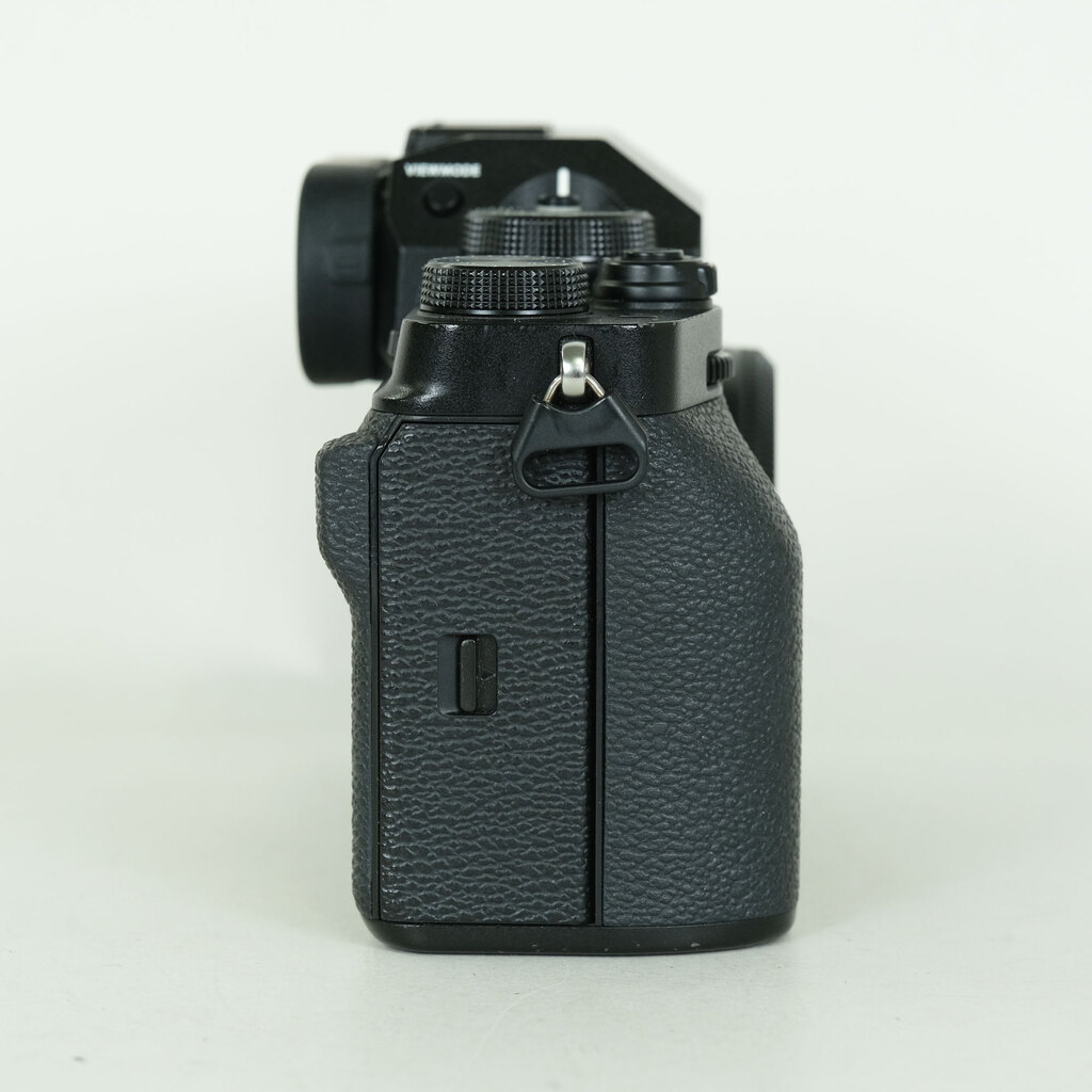 FUJIFILM X-T4 FUJIFILM X-T4