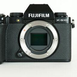 FUJIFILM X-S10