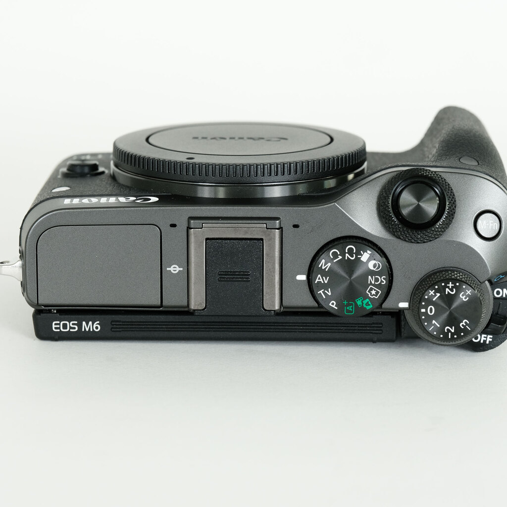 Canon EOS M6