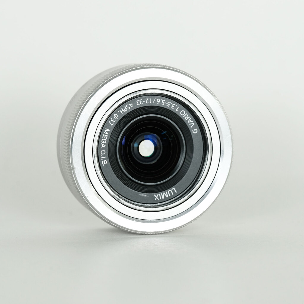Panasonic LUMIX G VARIO 12-32mm / F3.5-5.6 ASPH. / MEGA O.I.S.