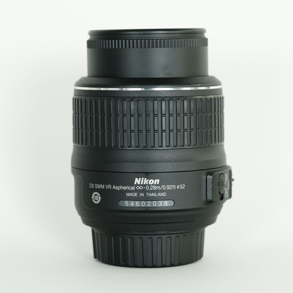 Nikon AF-S DX NIKKOR 18-55mm F3.5-5.6 G VR Nikon AF-S DX NIKKOR 18-55mm F3.5-5.6 G VR