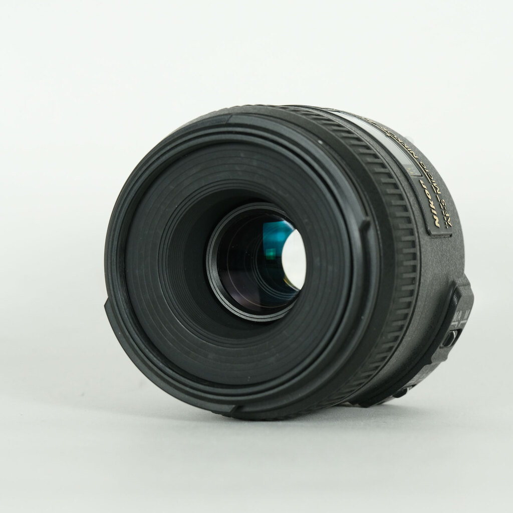 Nikon AF-S DX Micro NIKKOR 40mm f/2.8G Nikon AF-S DX Micro NIKKOR 40mm f/2.8G