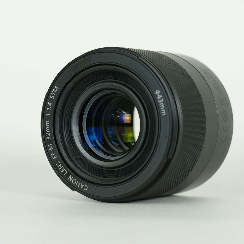 Canon EF-M32mm F1.4 STM Canon EF-M32mm F1.4 STM