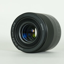 Canon EF-M32mm F1.4 STM Canon EF-M32mm F1.4 STM