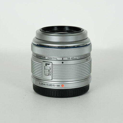 OLYMPUS M.ZUIKO DIGITAL 14-42mm F3.5-5.6IIR シルバー OLYMPUS M.ZUIKO DIGITAL 14-42mm F3.5-5.6IIR シルバー