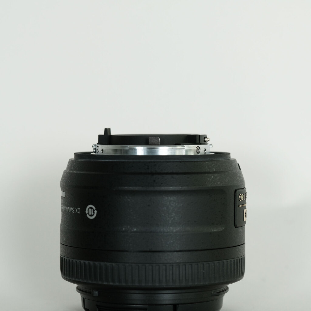 Nikon AF-S DX NIKKOR 35mm f/1.8G Nikon AF-S DX NIKKOR 35mm f/1.8G