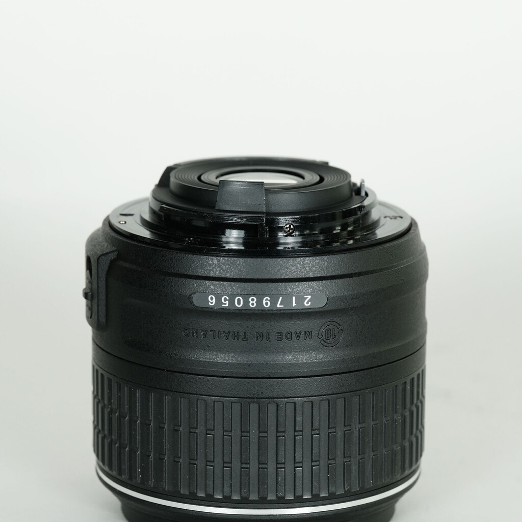 Nikon AF-S DX NIKKOR 18-55mm f3.5-5.6G VR II Nikon AF-S DX NIKKOR 18-55mm f3.5-5.6G VR II