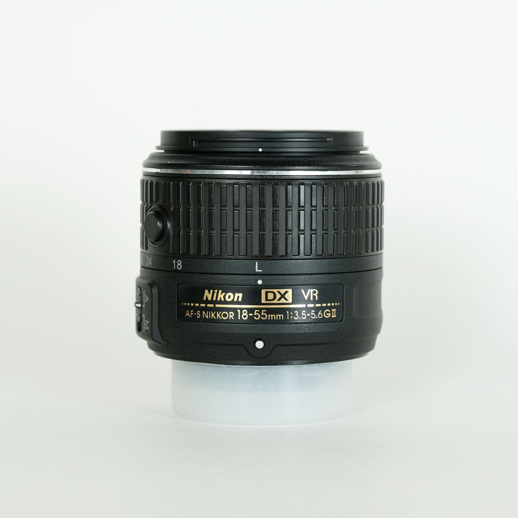 Nikon AF-S DX NIKKOR 18-55mm f3.5-5.6G VR II Nikon AF-S DX NIKKOR 18-55mm f3.5-5.6G VR II