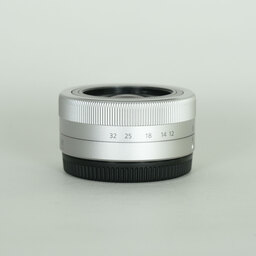 Panasonic LUMIX G VARIO 12-32mm / F3.5-5.6 ASPH. / MEGA O.I.S.