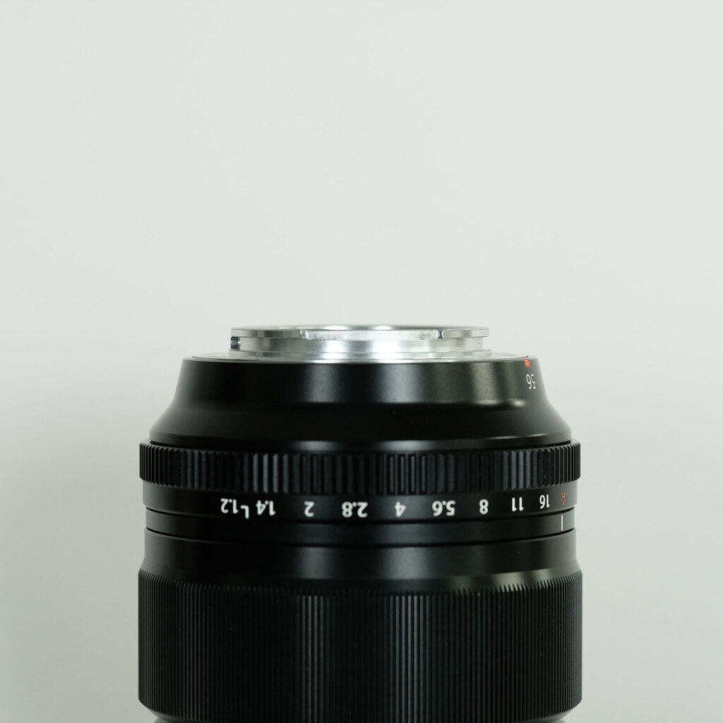 FUJIFILM XF56mmF1.2 R FUJIFILM XF56mmF1.2 R