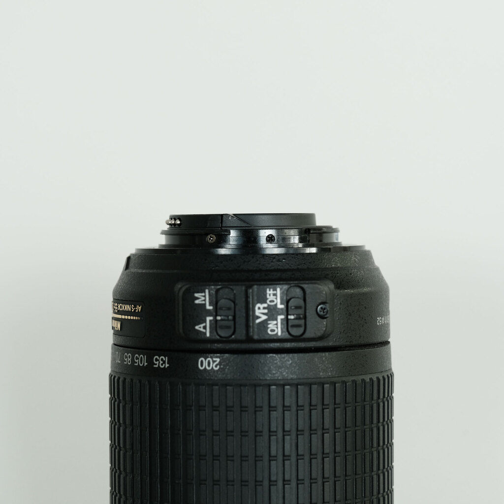 Nikon AF-S DX VR Zoom-Nikkor 55-200mm F4-5.6G IF-ED Nikon AF-S DX VR Zoom-Nikkor 55-200mm F4-5.6G IF-ED