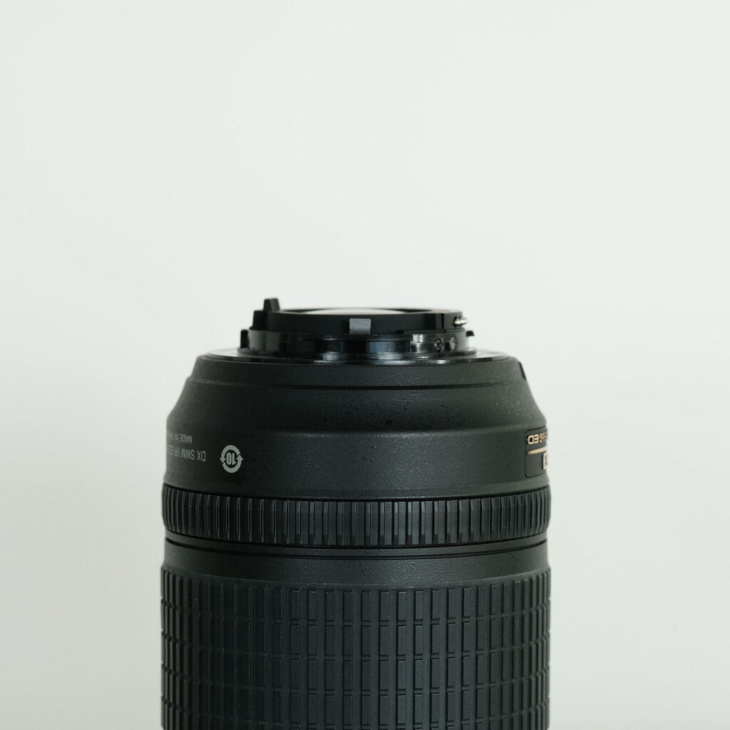 Nikon AF-S DX NIKKOR 18-105mm F3.5-5.6G ED VR Nikon AF-S DX NIKKOR 18-105mm F3.5-5.6G ED VR