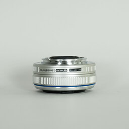 OLYMPUS M.ZUIKO DIGITAL 17mm F2.8 シルバー OLYMPUS M.ZUIKO DIGITAL 17mm F2.8 シルバー