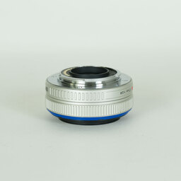 OLYMPUS M.ZUIKO DIGITAL 17mm F2.8 シルバー OLYMPUS M.ZUIKO DIGITAL 17mm F2.8 シルバー