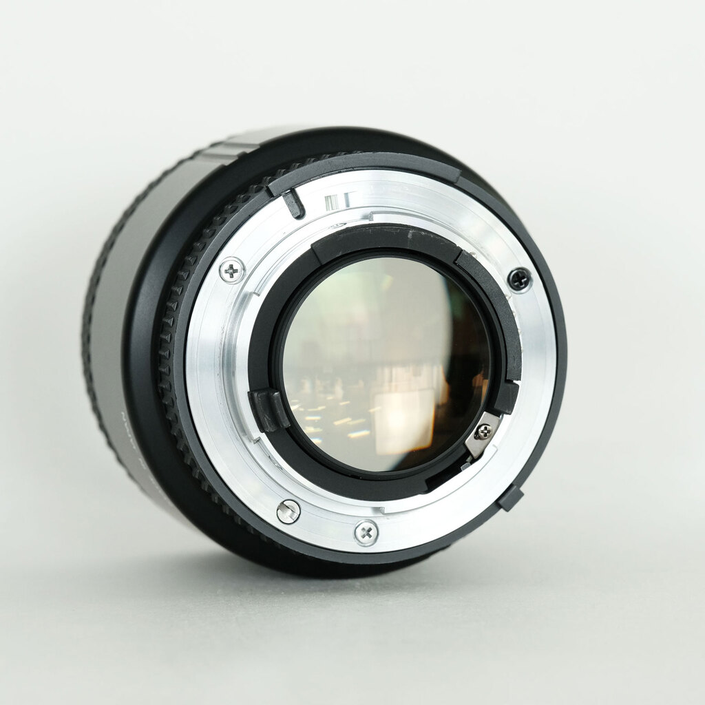 Nikon Ai AF Nikkor 85mm f/1.8D Nikon Ai AF Nikkor 85mm f/1.8D