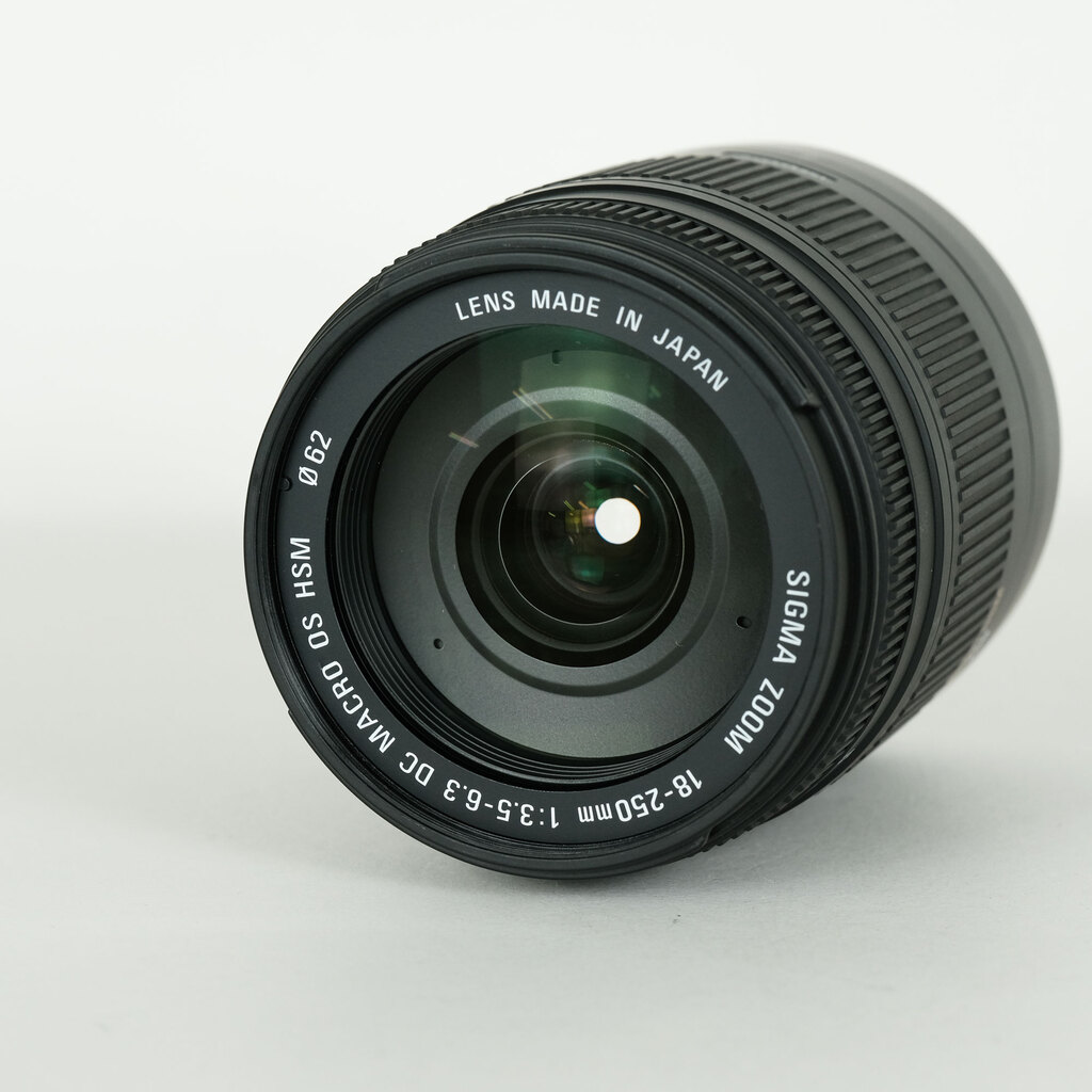 SIGMA 18-250mm F3.5-6.3 DC MACRO OS HSM (キヤノンEF用) SIGMA 18-250mm F3.5-6.3 DC MACRO OS HSM (キヤノンEF用)
