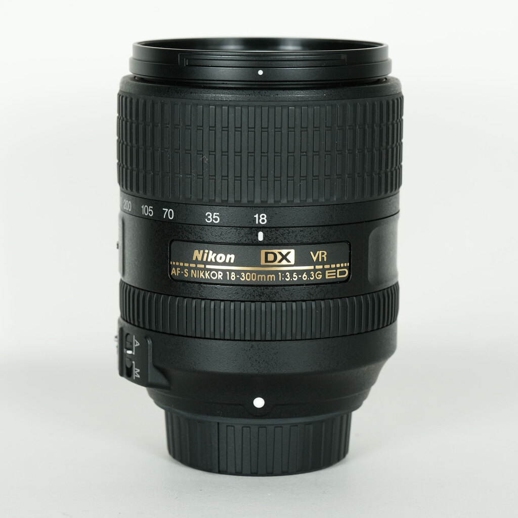 Nikon AF-S DX NIKKOR 18-300mm f/3.5-6.3G ED VR Nikon AF-S DX NIKKOR 18-300mm f/3.5-6.3G ED VR
