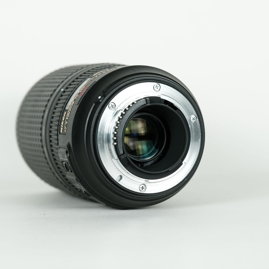 Nikon AF-S VR Zoom-Nikkor 70-300mm F4.5-5.6G IF-ED Nikon AF-S VR Zoom-Nikkor 70-300mm F4.5-5.6G IF-ED