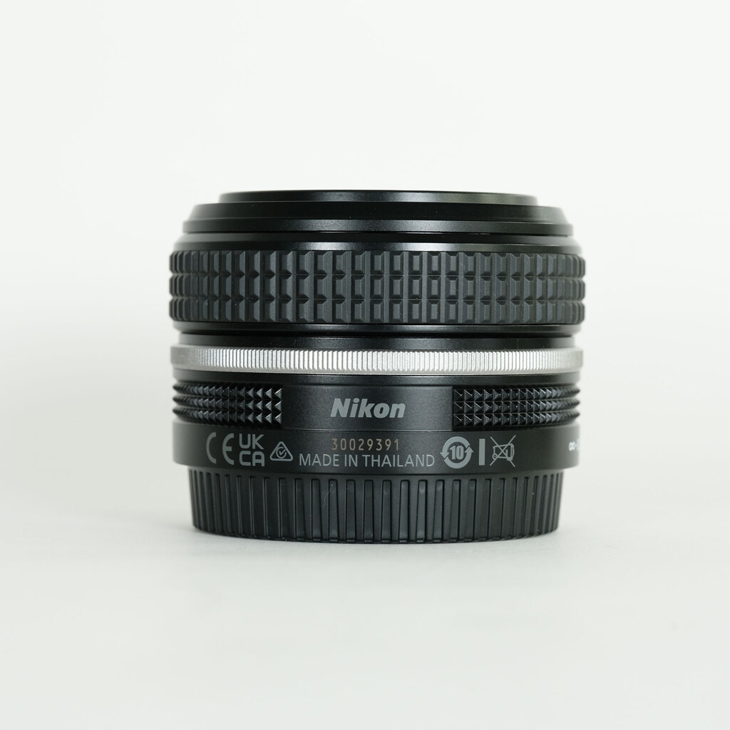 Nikon NIKKOR Z 40mm f/2 Nikon NIKKOR Z 40mm f/2