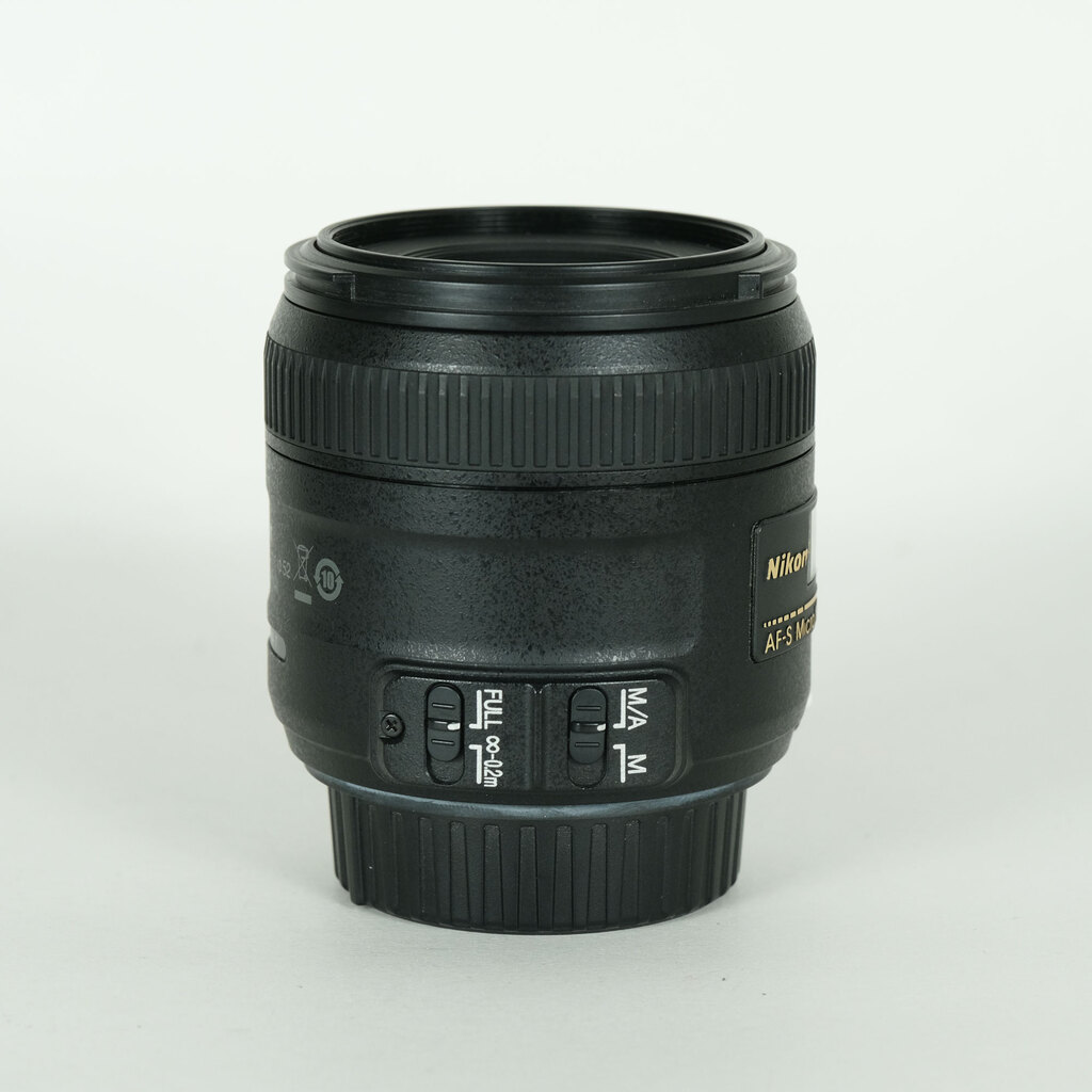 Nikon AF-S DX Micro NIKKOR 40mm f/2.8G Nikon AF-S DX Micro NIKKOR 40mm f/2.8G