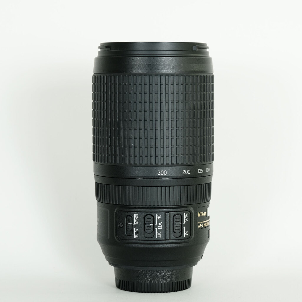 Nikon AF-S VR Zoom-Nikkor 70-300mm F4.5-5.6G IF-ED Nikon AF-S VR Zoom-Nikkor 70-300mm F4.5-5.6G IF-ED
