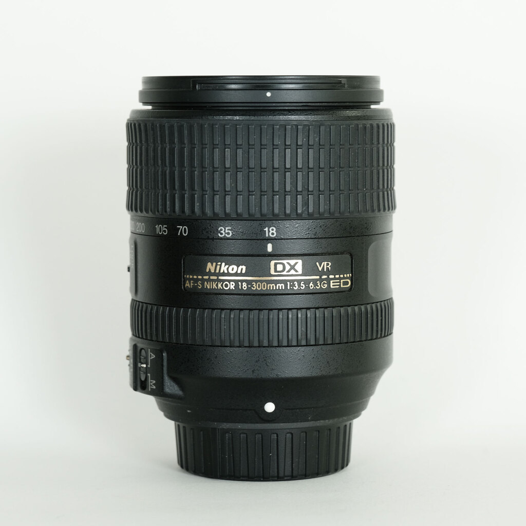 Nikon AF-S DX NIKKOR 18-300mm f/3.5-6.3G ED VR Nikon AF-S DX NIKKOR 18-300mm f/3.5-6.3G ED VR