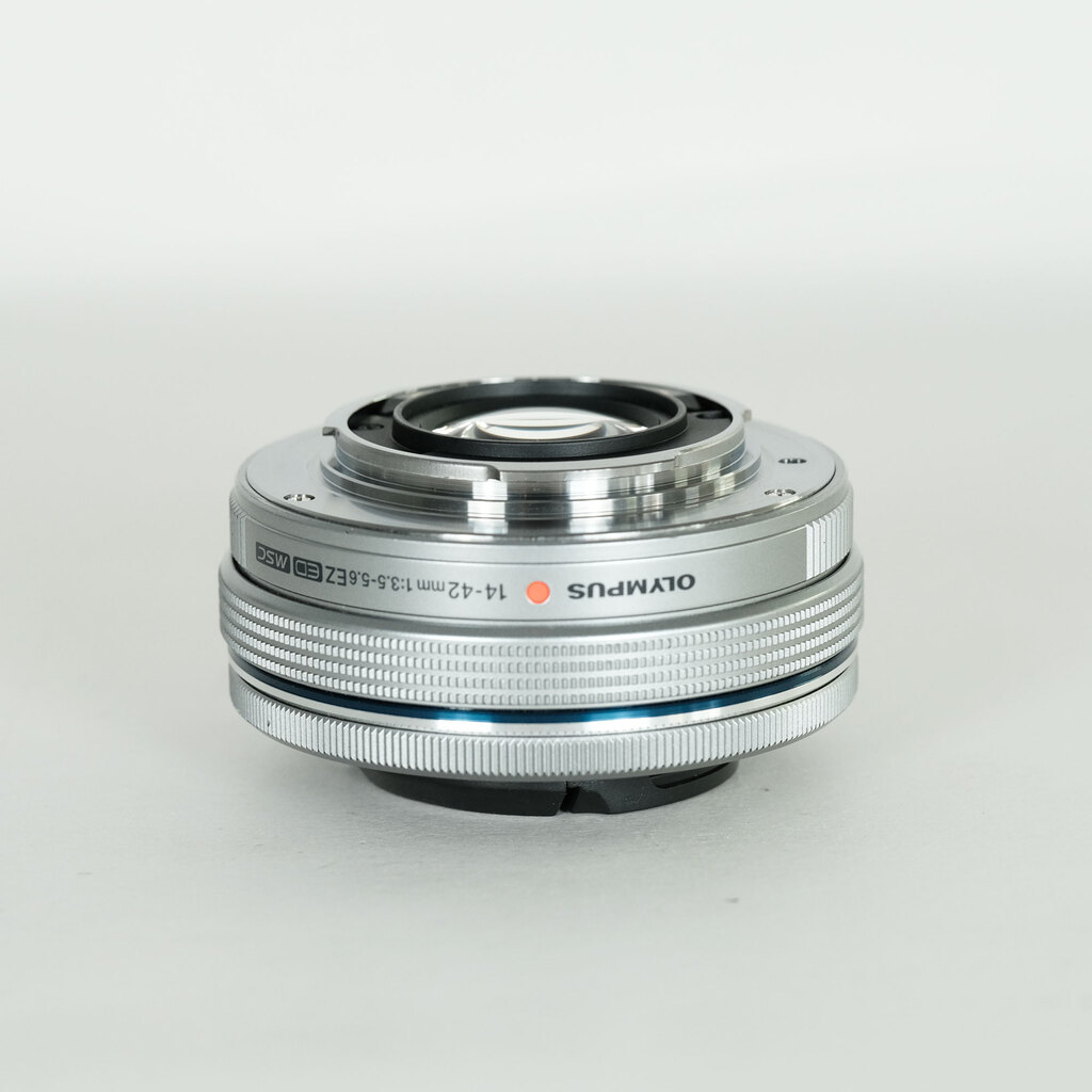 完動品　OLYMPUS M.ZUIKO DIGTAL 14-42mm シルバー OLYMPUS M.ZUIKO DIGITAL ED 14-42mm F3.5-5.6 EZ シルバーの