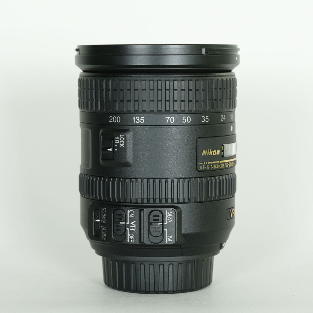 Nikon AF-S DX NIKKOR 18-200mm F3.5-5.6G ED VR II Nikon AF-S DX NIKKOR 18-200mm F3.5-5.6G ED VR II