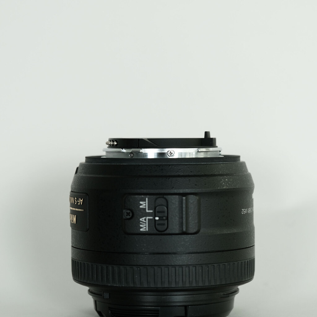 Nikon AF-S DX NIKKOR 35mm f/1.8G Nikon AF-S DX NIKKOR 35mm f/1.8G