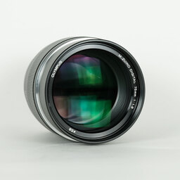 OLYMPUS M.ZUIKO DIGITAL ED 75mm F1.8 OLYMPUS M.ZUIKO DIGITAL ED 75mm F1.8