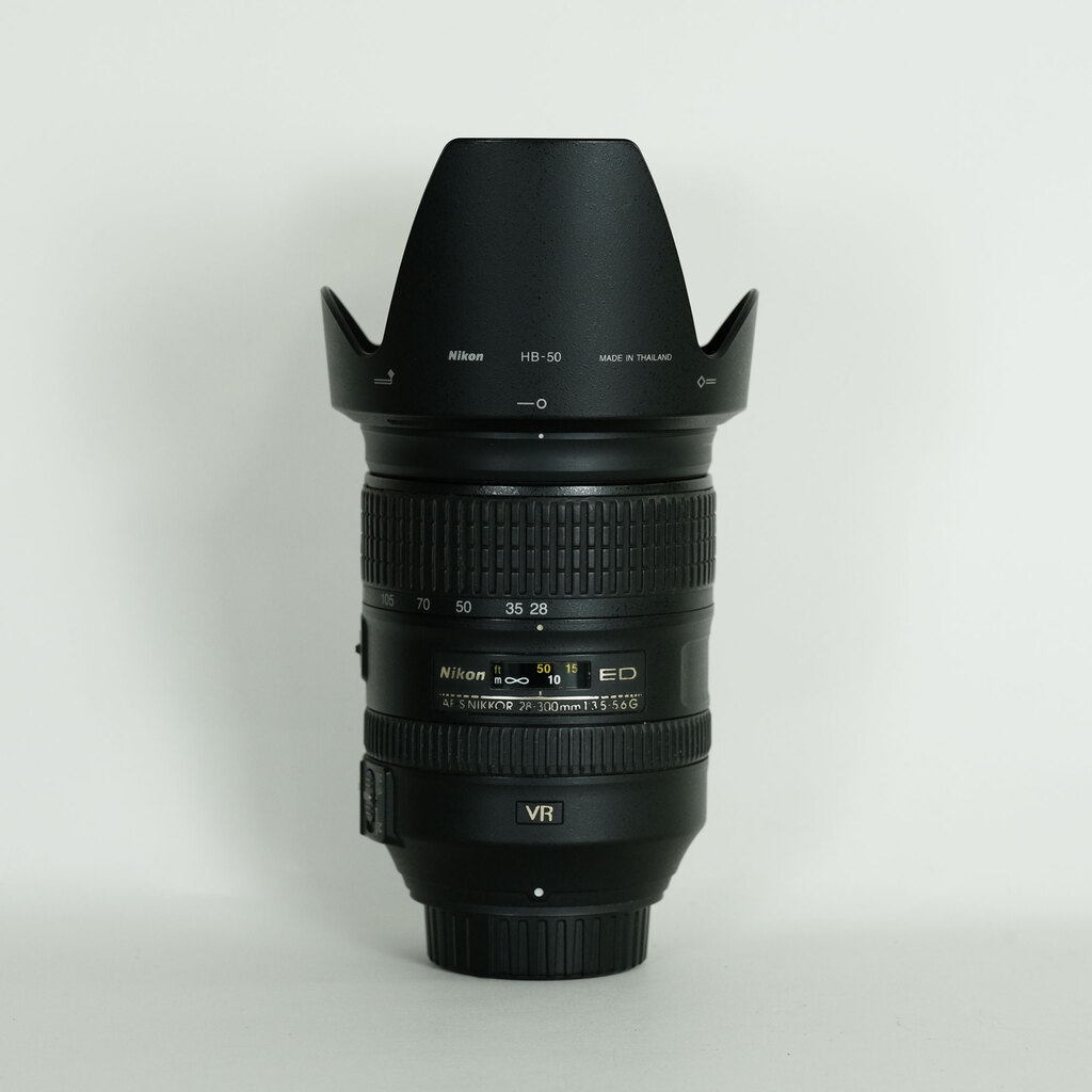 Nikon AF-S NIKKOR 28-300mm f/3.5-5.6G ED VR Nikon AF-S NIKKOR 28-300mm f/3.5-5.6G ED VR