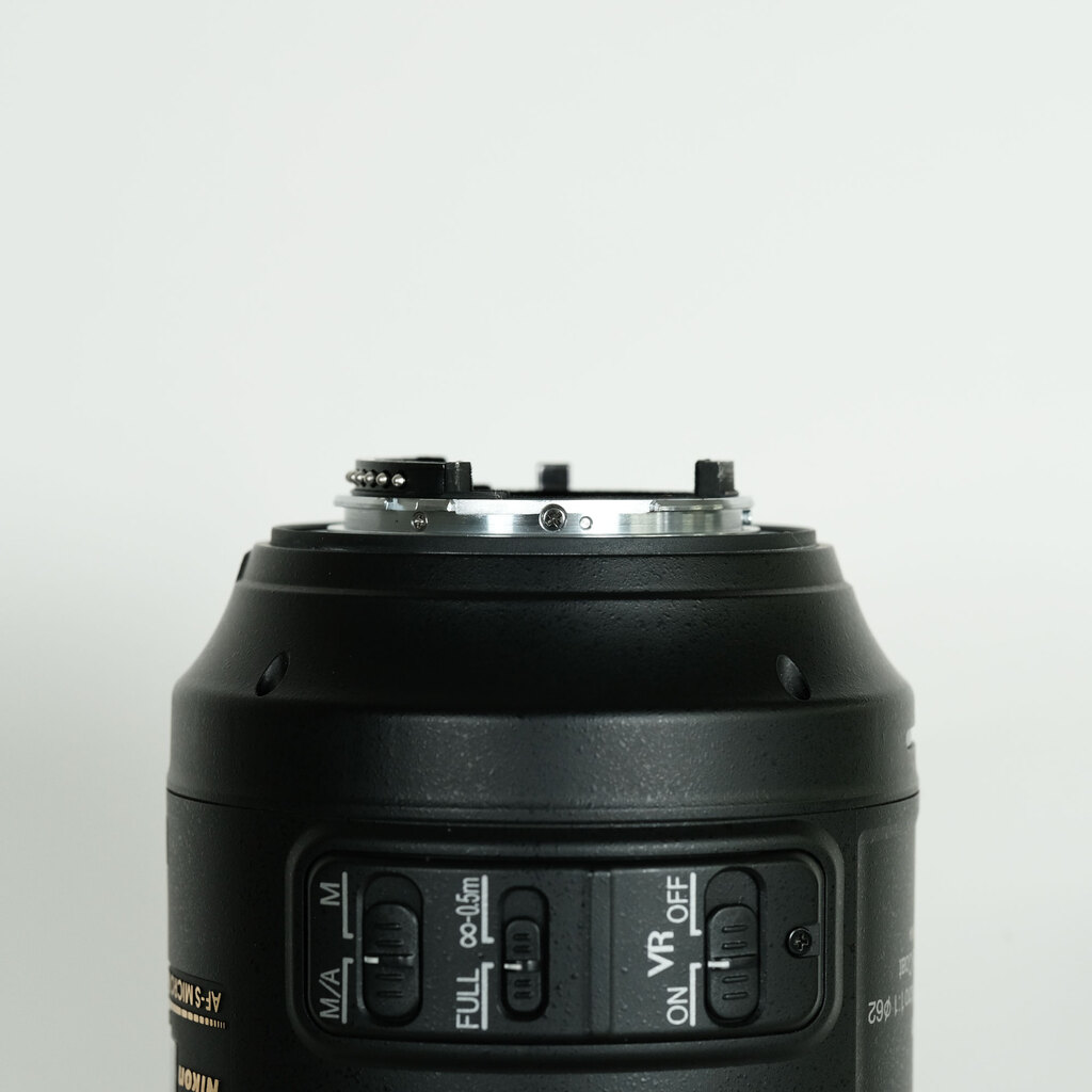Nikon AF-S VR Micro-Nikkor 105mm f/2.8G IF-ED Nikon AF-S VR Micro-Nikkor 105mm f/2.8G IF-ED