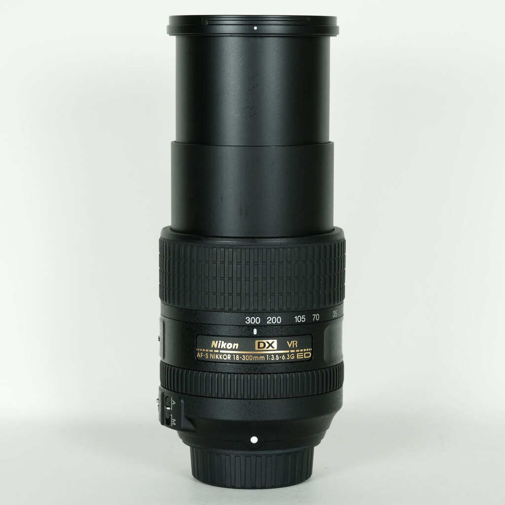 Nikon AF-S DX NIKKOR 18-300mm f/3.5-6.3G ED VR Nikon AF-S DX NIKKOR 18-300mm f/3.5-6.3G ED VR