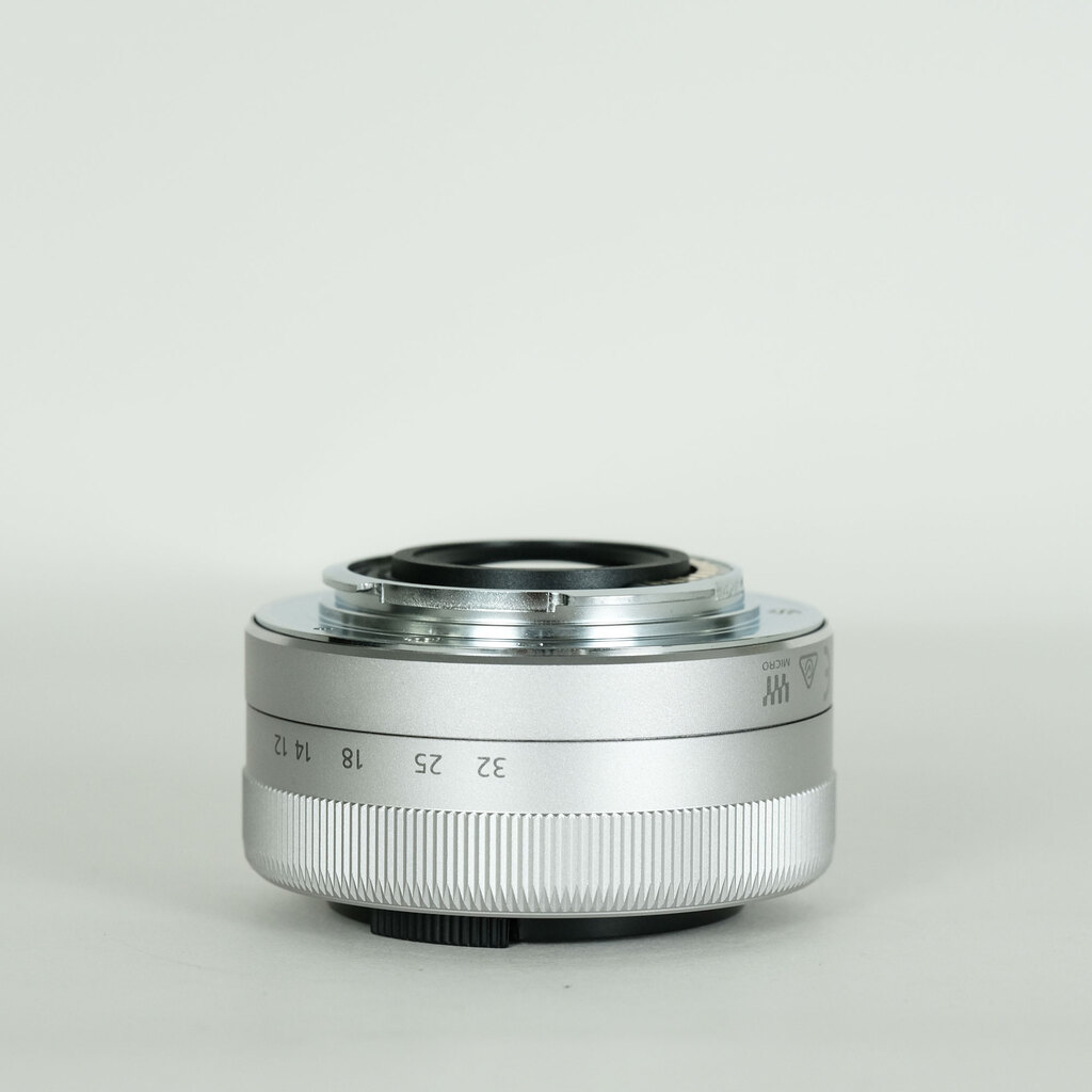 Panasonic LUMIX G VARIO 12-32mm / F3.5-5.6 ASPH. / MEGA O.I.S. Panasonic LUMIX G VARIO 12-32mm / F3.5-5.6 ASPH. / MEGA O.I.S.