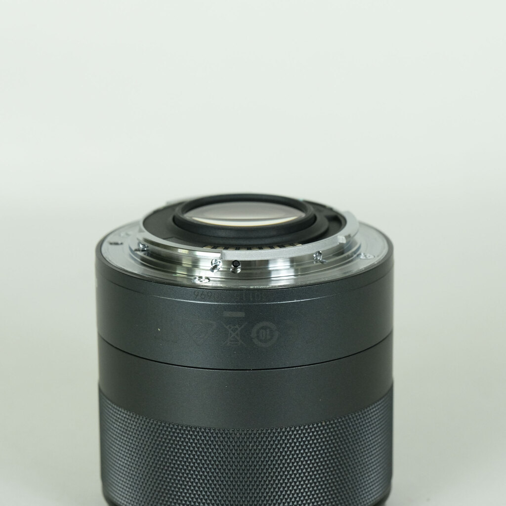 Canon EF-M32mm F1.4 STM Canon EF-M32mm F1.4 STM