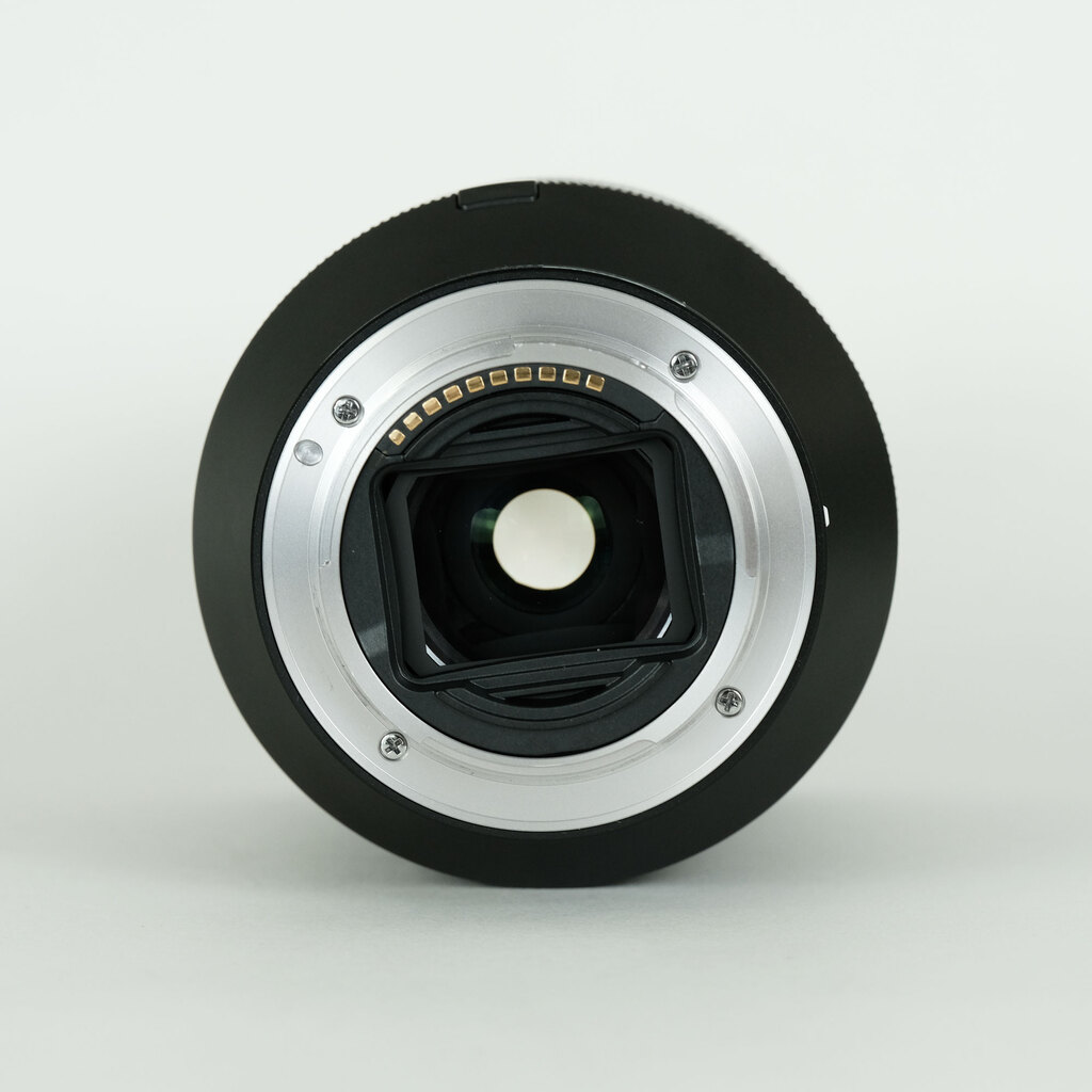 SONY FE 24-240mm F3.5-6.3 OSS SEL24240