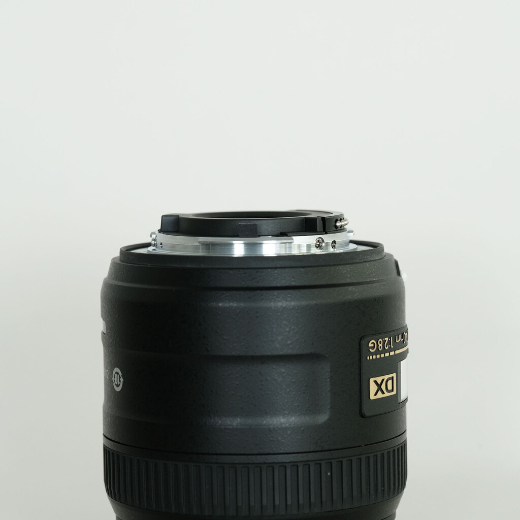 Nikon AF-S DX Micro NIKKOR 40mm f/2.8G Nikon AF-S DX Micro NIKKOR 40mm f/2.8G
