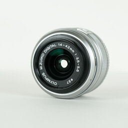 OLYMPUS M.ZUIKO DIGITAL 14-42mm F3.5-5.6IIR シルバー