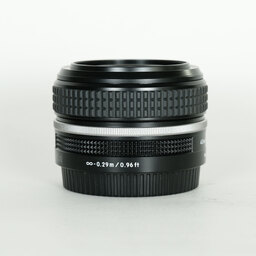 Nikon NIKKOR Z 40mm f/2 Nikon NIKKOR Z 40mm f/2