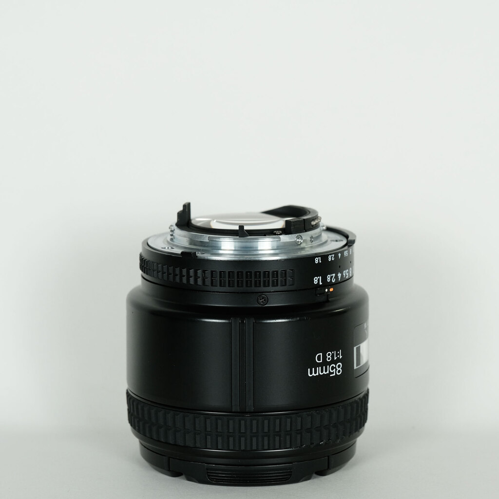 Nikon Ai AF Nikkor 85mm f/1.8D Nikon Ai AF Nikkor 85mm f/1.8D