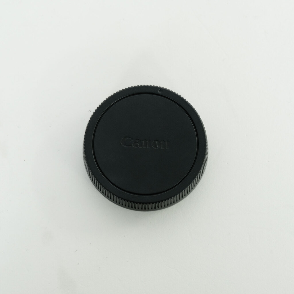 Canon EF-M28mm F3.5 }N IS STM