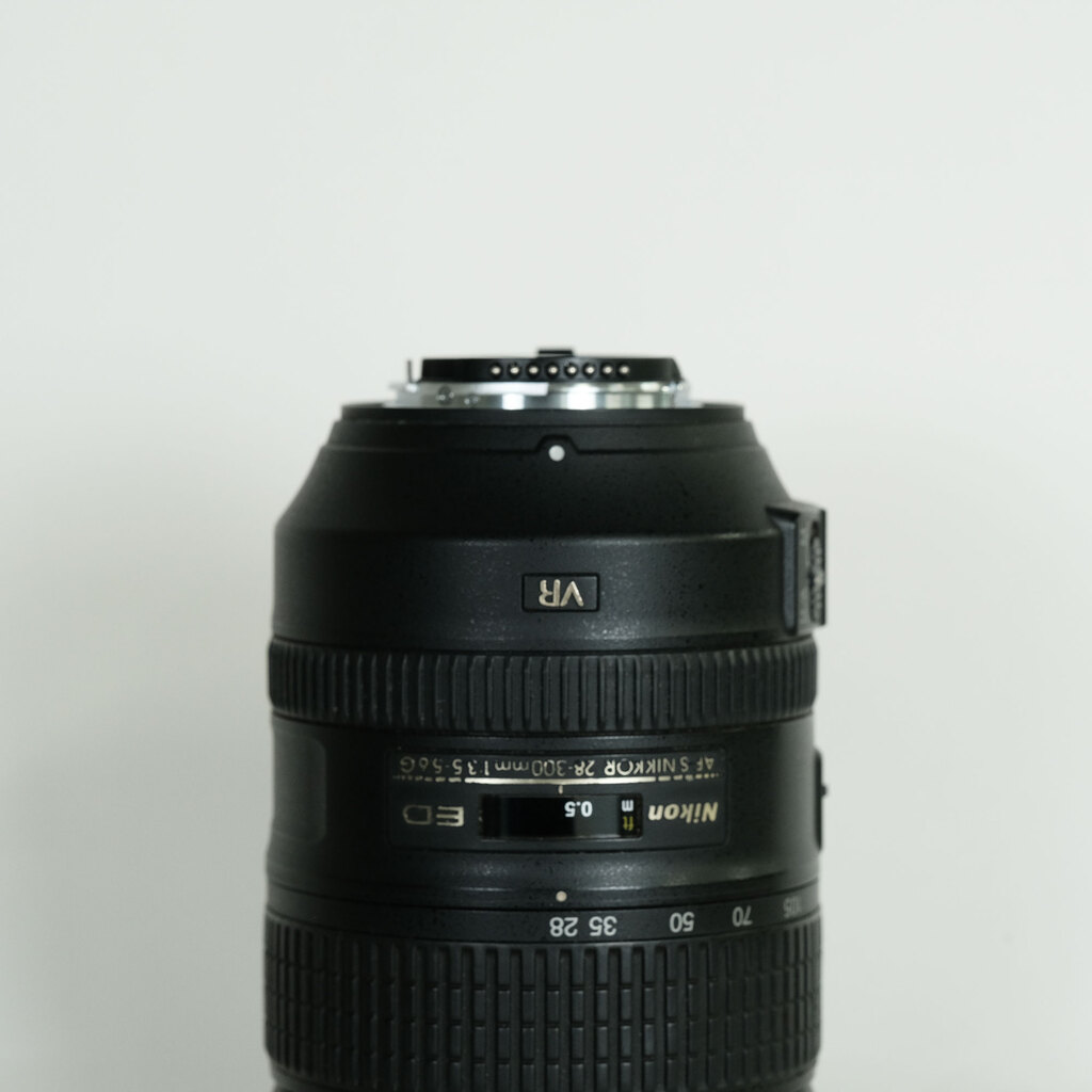 Nikon AF-S NIKKOR 28-300mm f/3.5-5.6G ED VR Nikon AF-S NIKKOR 28-300mm f/3.5-5.6G ED VR